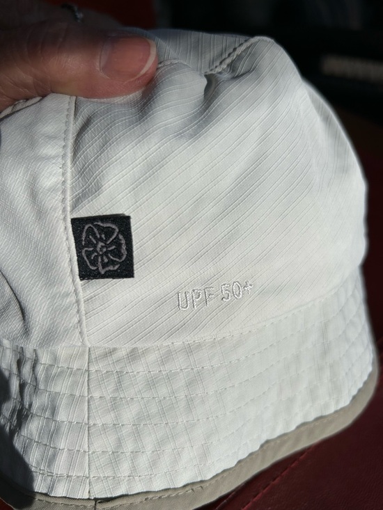 Outdoor Research cream floral embroidered bucket hat. 1 1/2” brim. Packable. - Picture 2 of 5